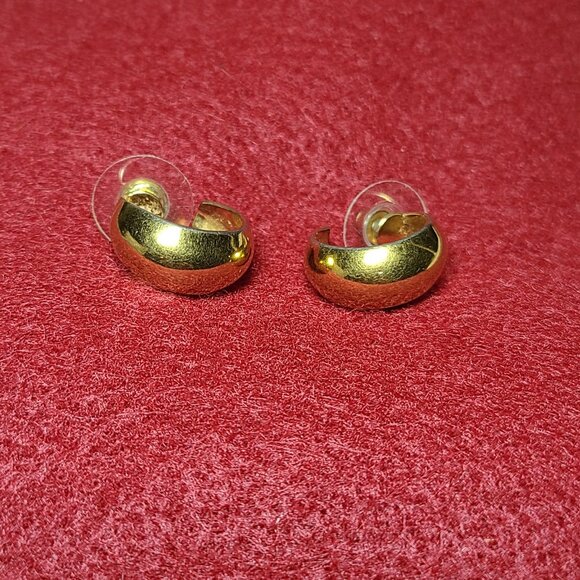 MONET Gold Tone Hoop Earrings Pierced Small - Picture 1 of 4